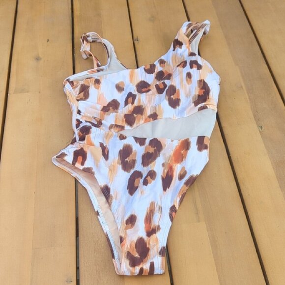Cupshe Flowing Leopard Mesh Cutout Cheeky One Piece Swimsuit - Small NWT - Picture 4 of 6